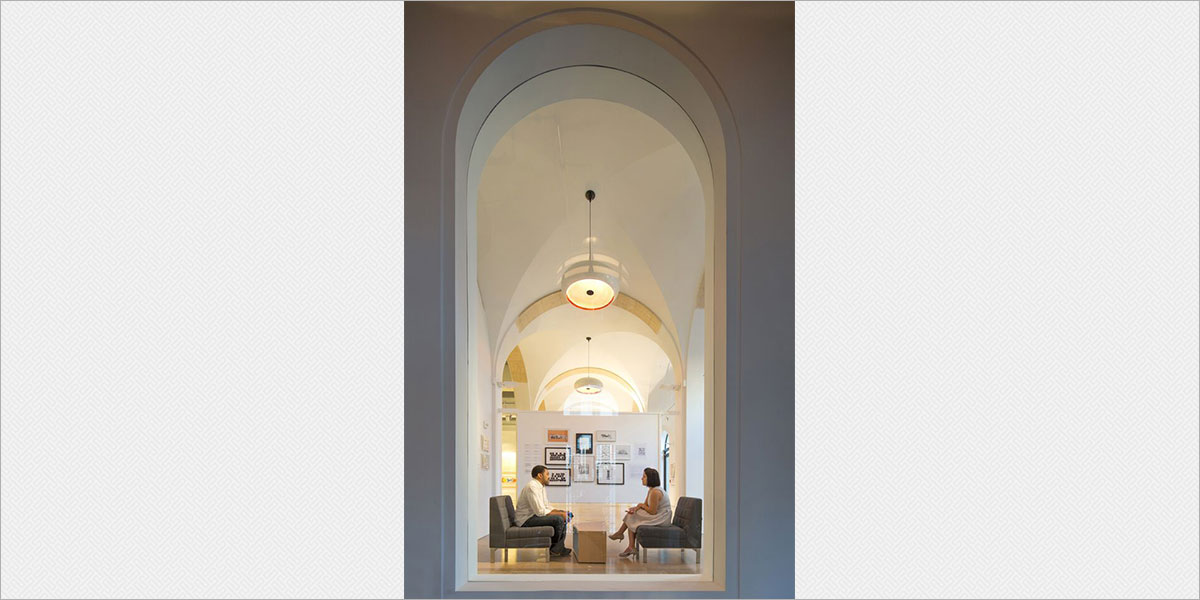 Viso Capella decorative pendants suspended in the groin vaults of the gallery.